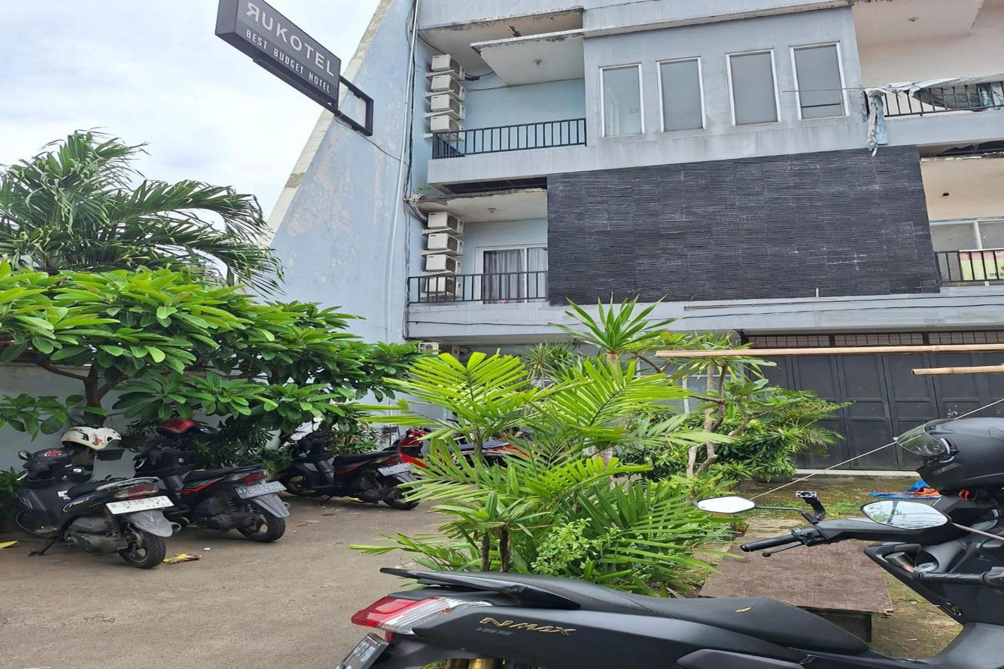 Oyo 93584 Rukotel South Tangerang Exteriör bild